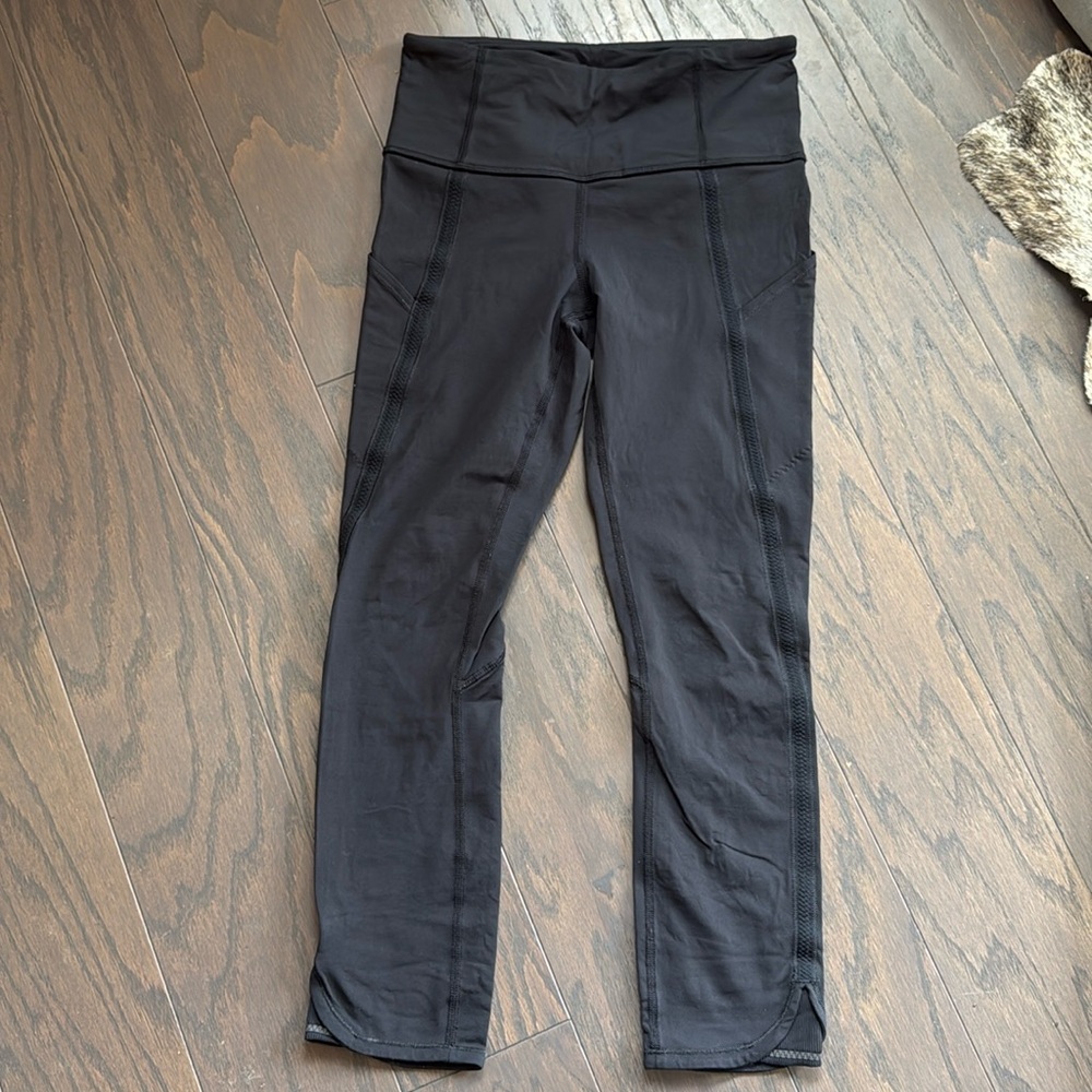 Lululemon 4 Black 23 Inseam Pocket Leggings Zipper Back Pocket Run Power